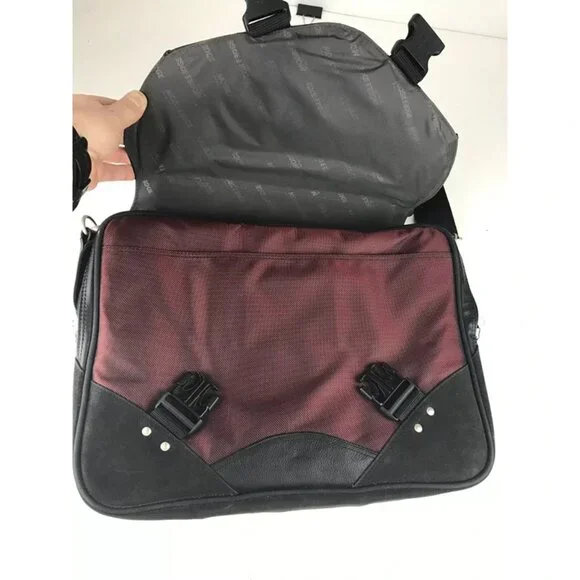 Mobile Edge Unisex Adult Black Burgundy Bring It On Inner Pockets Messenger Bag
